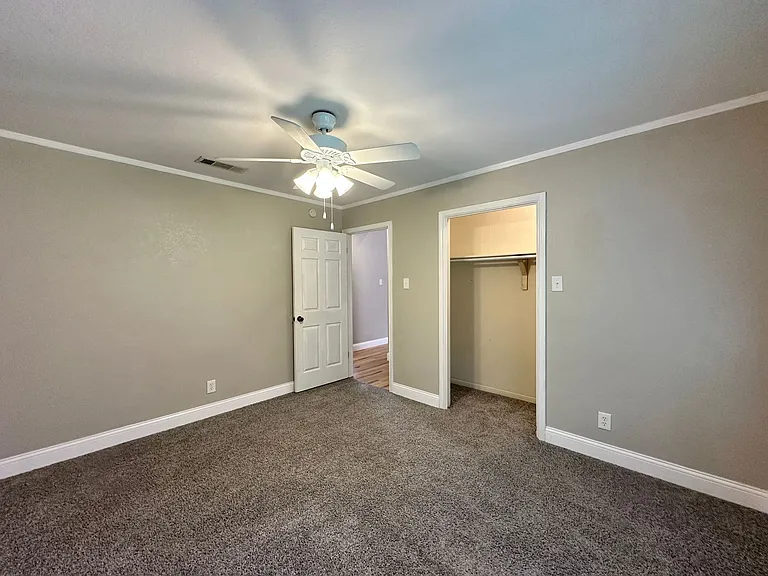1818 Diana Ln — Photo 31