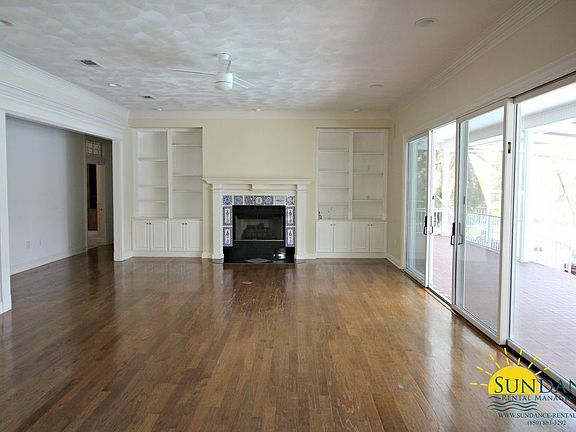 3rd image of 1017 W Choctawhatchee Dr