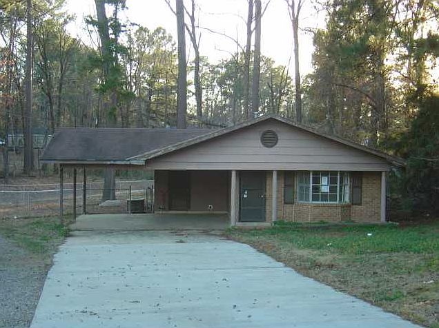 1st image of 758 Woodland Cir