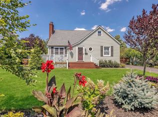 25 Smith St, Blue Point, NY 11715