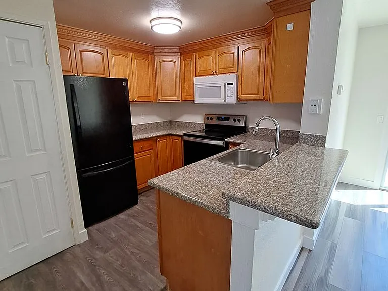 145 Del Rey Ct — Photo 4