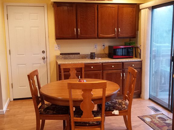 4th image of 3333 Glenbrook Dr