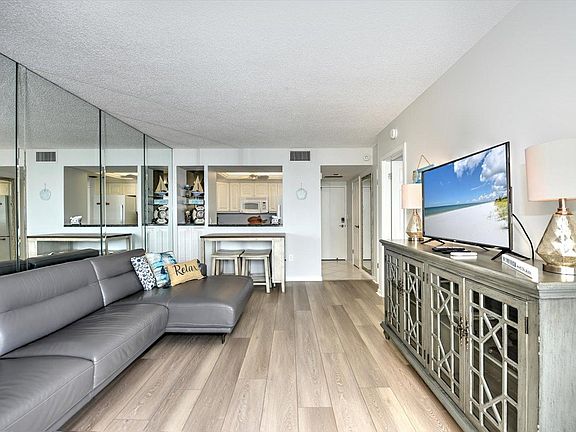 5th image of 180 Seaview Ct APT 201