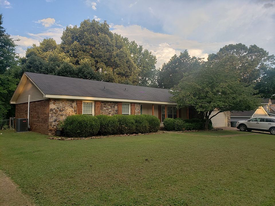 1st image of 128 W Oak Hill Dr