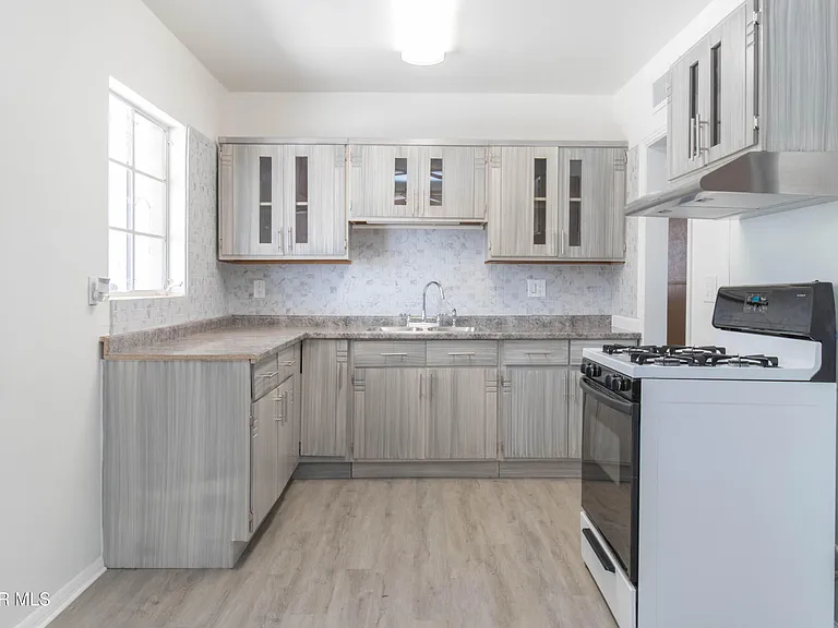 321 Walsh Ln — Photo 18