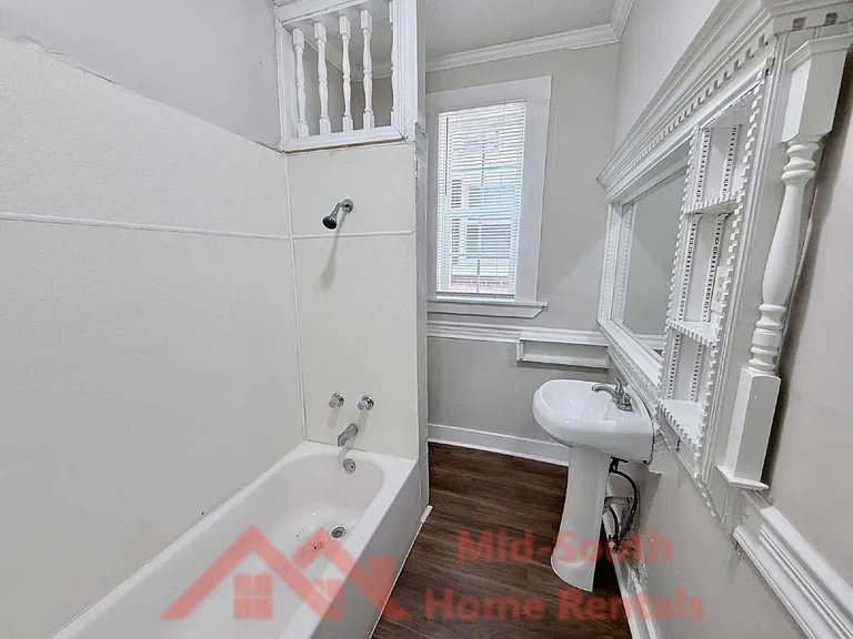 1561 Foster Ave — Photo 15