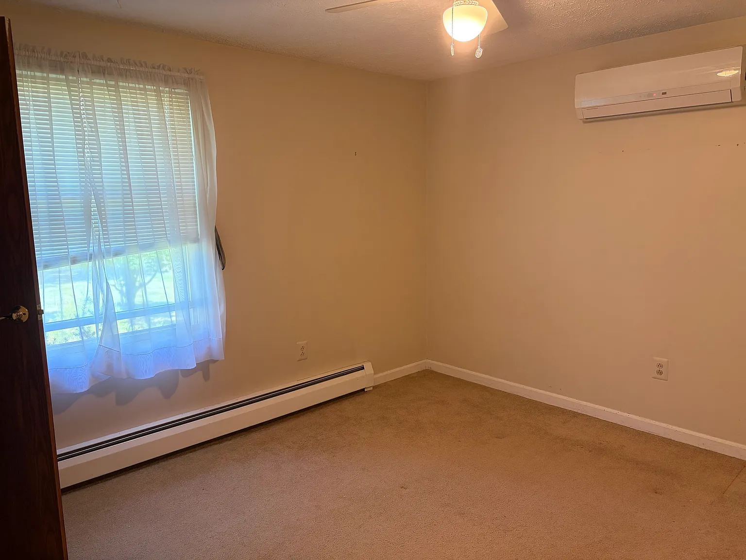 3 bed, 1.5 bath, 1519 sqft, $1,650 — Photo 3