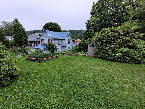 4th image of 925 W 1st St