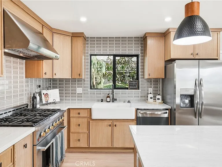 4523 Lexington Ave — Photo 12