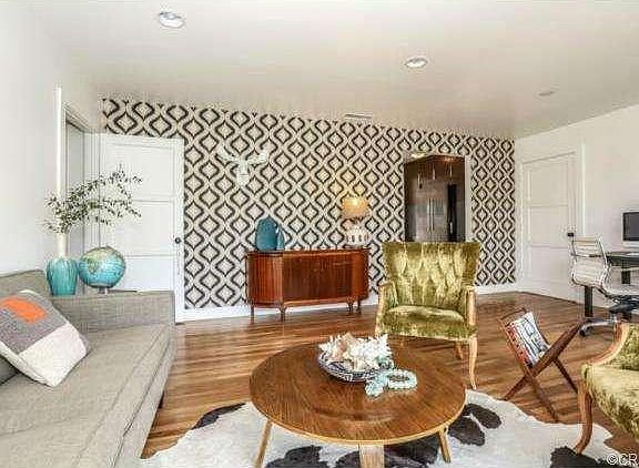 3rd image of 321 Costa Mesa St