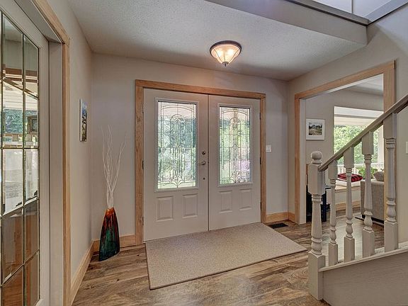4th image of 1317 Lockyer Rd