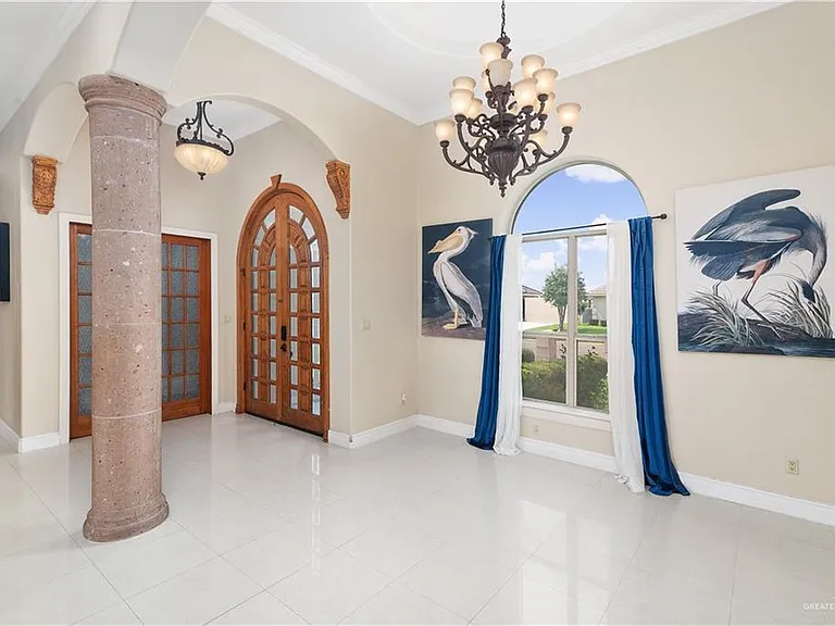 2401 W Rhin Dr — Photo 4