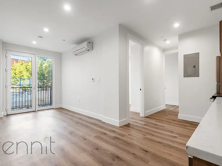 125 Kings Hwy #3E — Photo 2