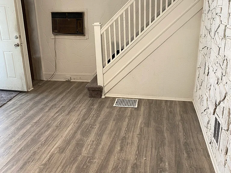 1008 Terrill St — Photo 7