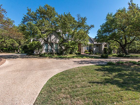 2nd image of 308 Post Oak Way