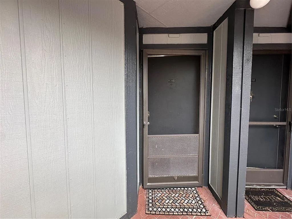 2 bed, 2.0 bath, 820 sqft, $2,049 — Photo 3
