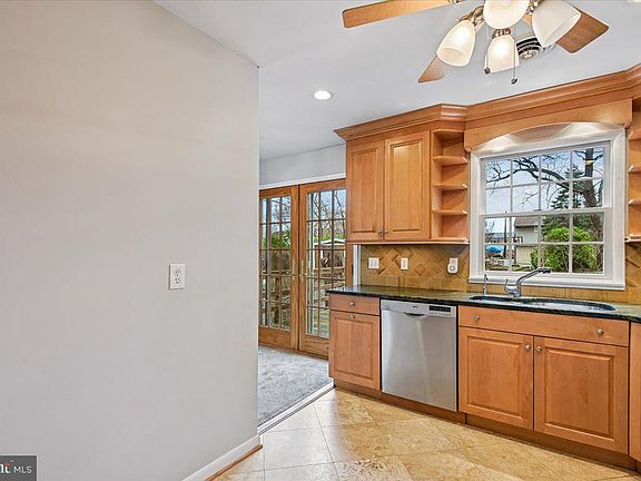 4th image of 1266 Seabright Dr