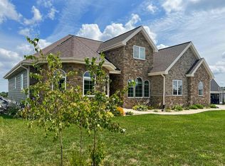 1028 Brynhill Dr, Oregon, WI 53575