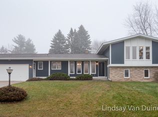 5466 Londonderry Dr SE, Kentwood, MI 49508