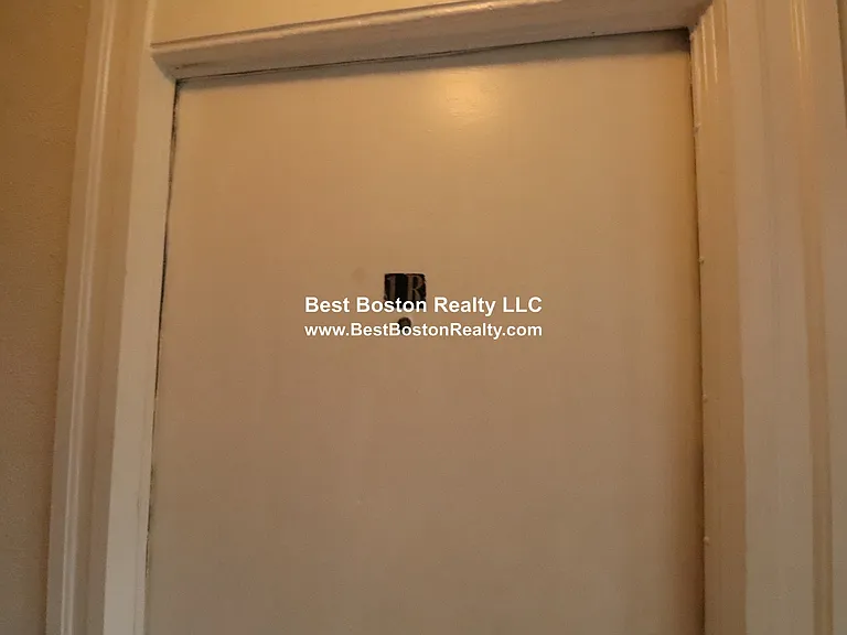 429 Franklin St #1R — Photo 6