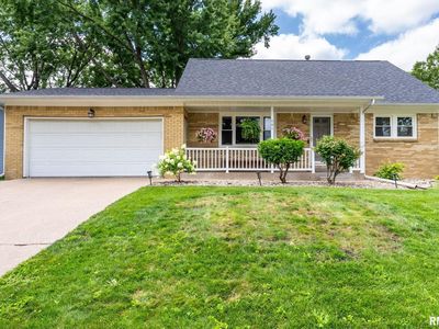604 N 8th St, Eldridge, IA, 52748