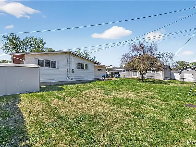 2250 Loveland Dr — Photo 11