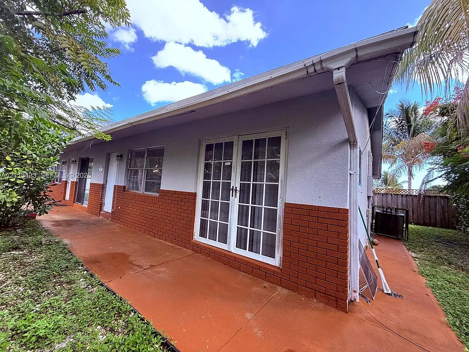 2560 Riverland Dr #F2