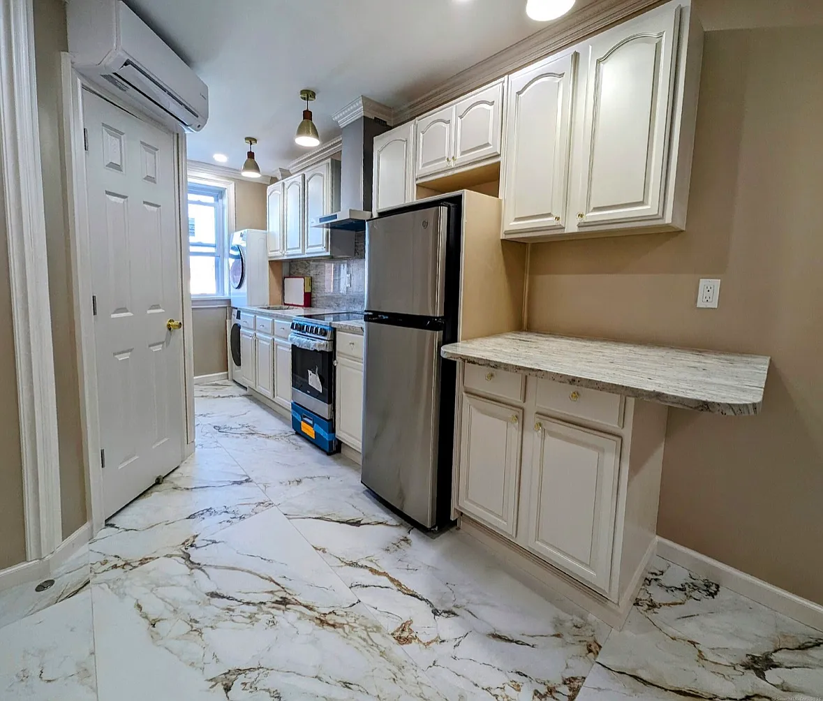Studio, 300 sqft, $1,500 — Photo 2