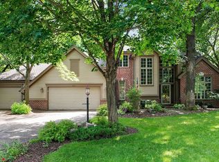 921 Vineland Ct, Chanhassen, MN 55317