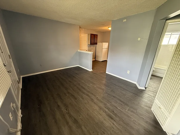 2086 Hubert Ave #3 — Photo 2