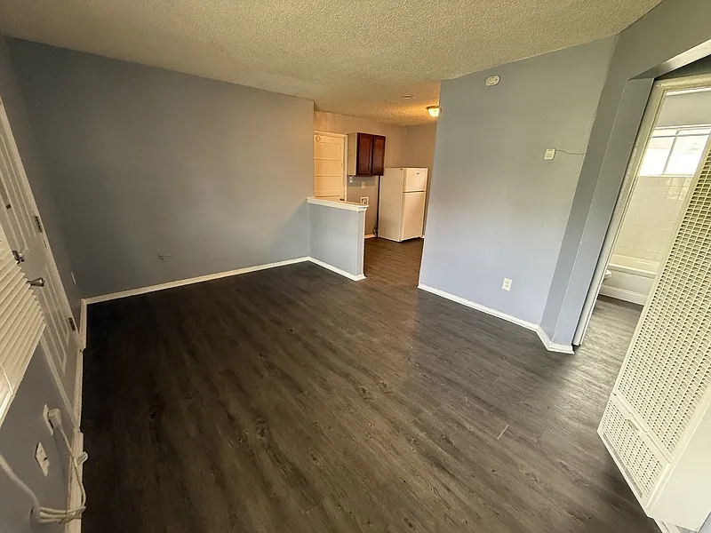 Building Photo - 2086 Hubert Ave #3