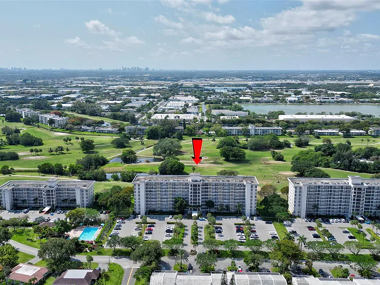 3050 N Palm Aire Dr #505 — Photo 3