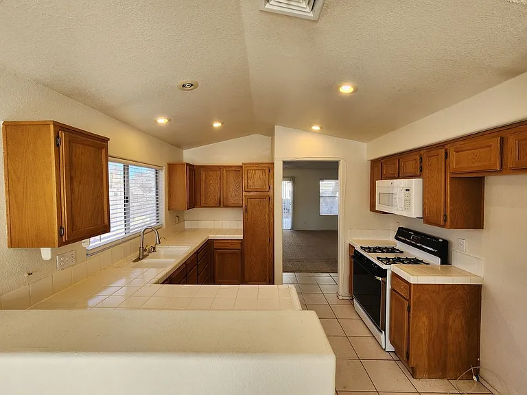 1720 Navarre Ln — Photo 11