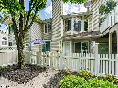 7 Sussex Ct Photo 1