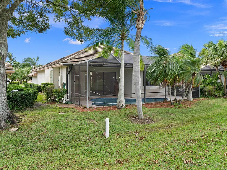 435 SW Jefferson Cir — Photo 43