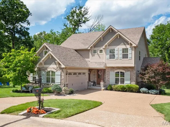 630 Pine Creek Dr, Chesterfield, MO 63017