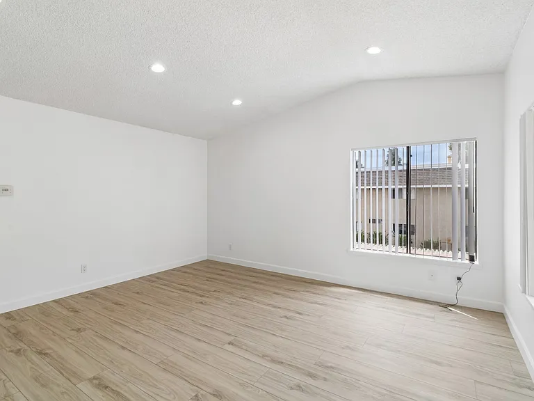 Escondido Villas — Photo 7