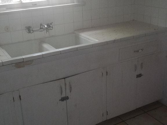 5th image of 2345 Ashley Ave