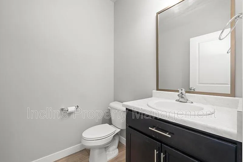 4 bed, 3.5 bath, 2900 sqft, $2,575 — Photo 3