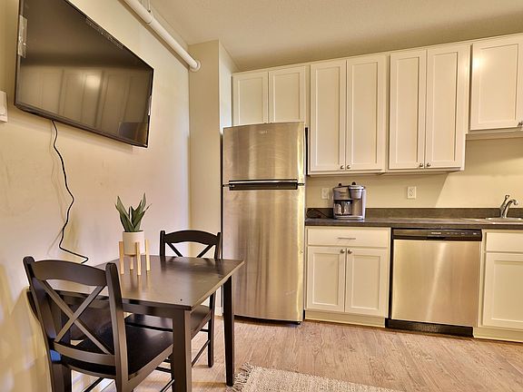 4th image of 119-23 W 33rd St #600