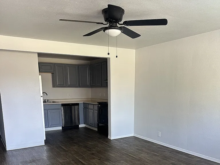 Kentwood Apartments — Photo 34