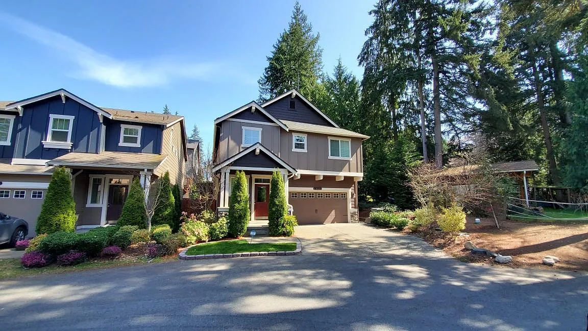 4 bed, 2.5 bath, 2200 sqft, $3,595 — Photo 2