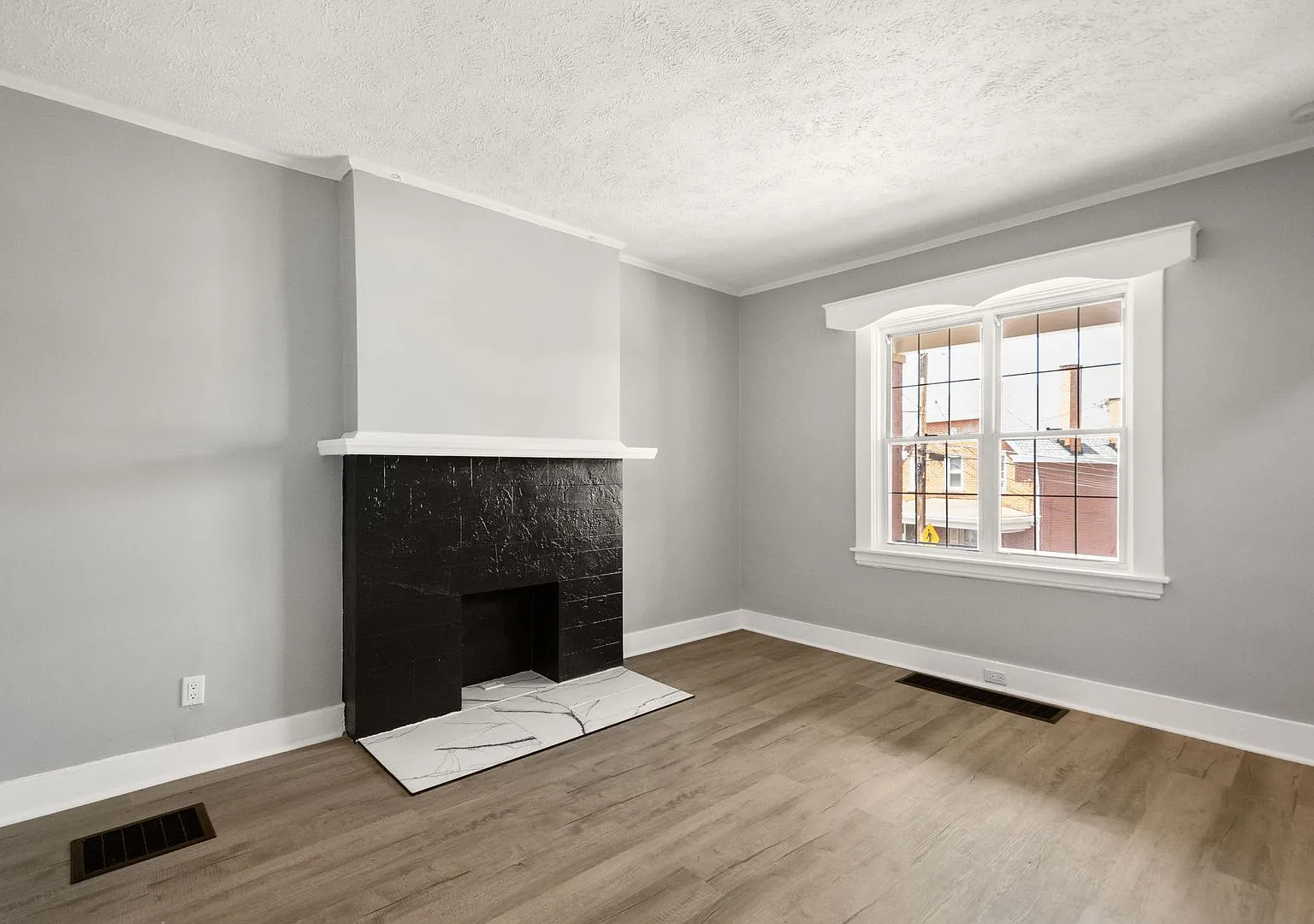 Stunning 2 bedroom home in Carrick available October 1st! — Photo 3