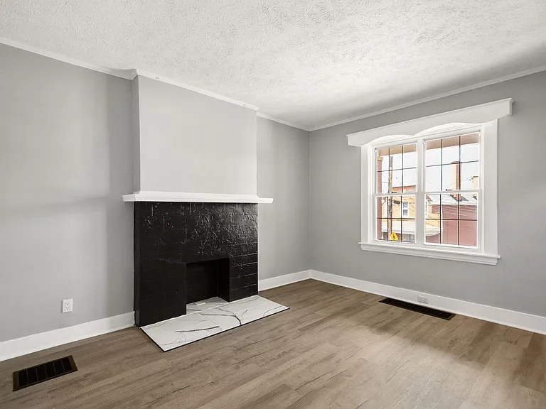 1712 Amanda St — Photo 3