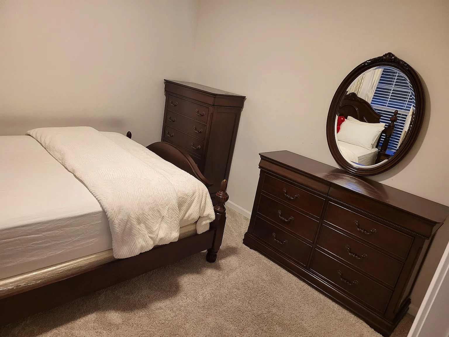 2 bed, 1.5 bath, 2158 sqft, $910 — Photo 2