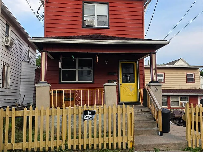 198 Gould St — Photo 1