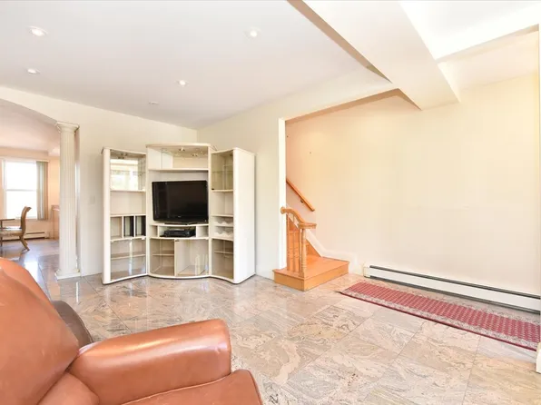 33-16 24th Avenue image 6 of 41