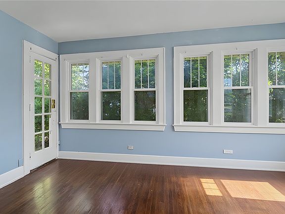 5th image of 210 Bishop St