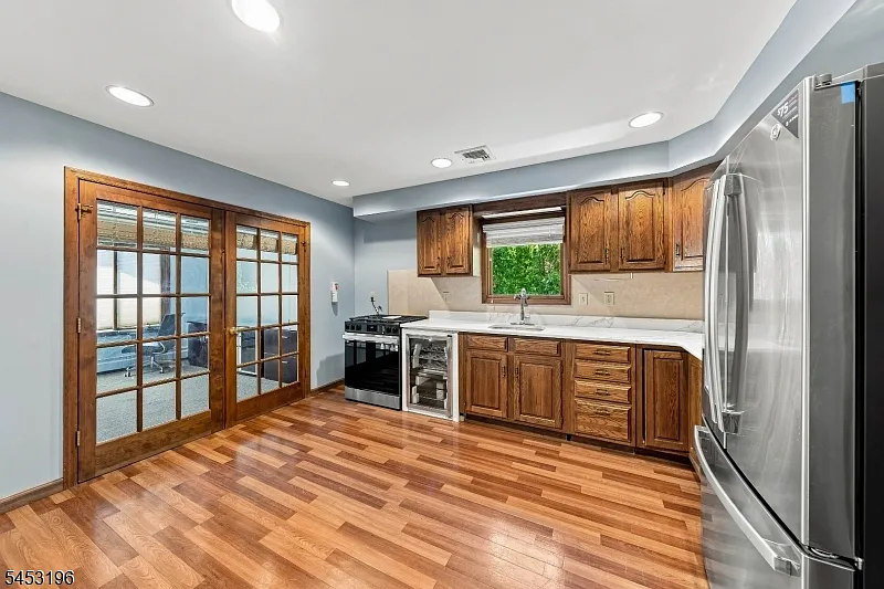 32 Commerce Dr #2