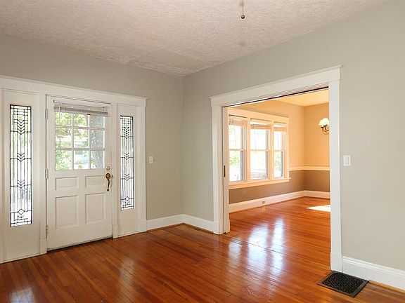 3rd image of 2733 Willard Ave